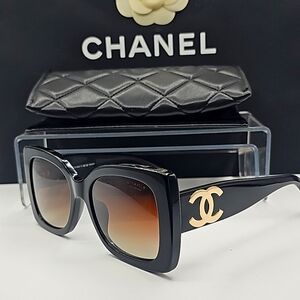 Chanel Polarized Square Sunglasses Black (5494 c.622/S9) Balck brown